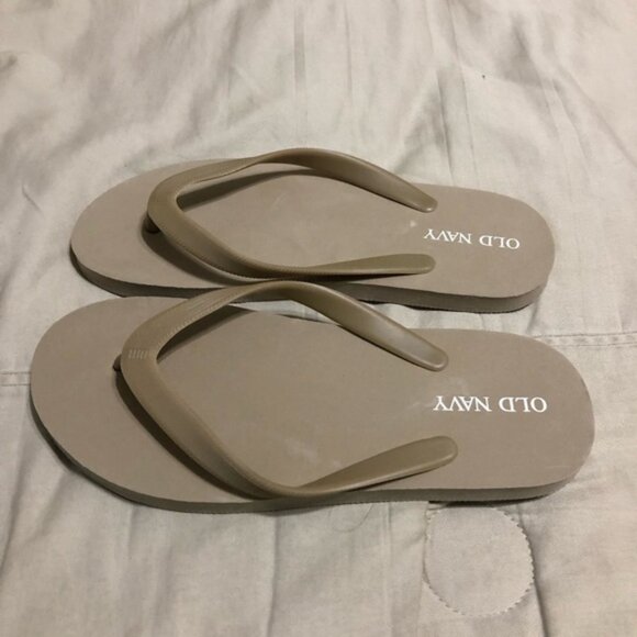 Old Navy Tan flip flops Sandals NWOT size 7/8 - Picture 4 of 6